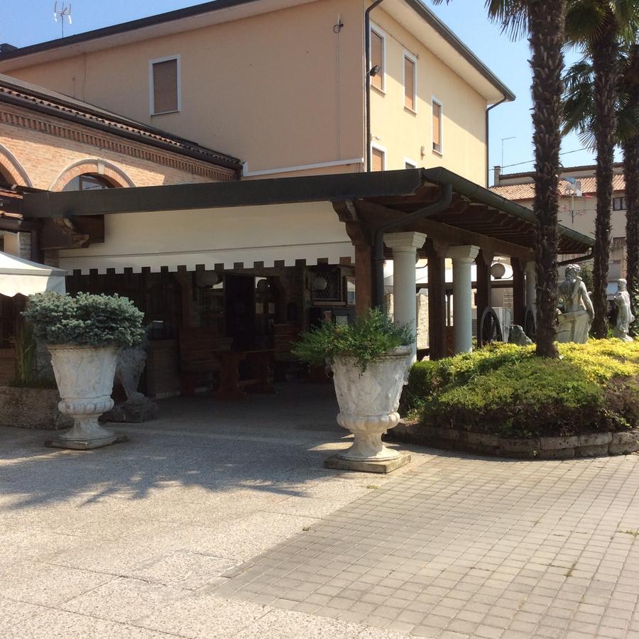 Hotel Pizzeria Ristorante "Al Leone" Villa del Conte Exterior photo