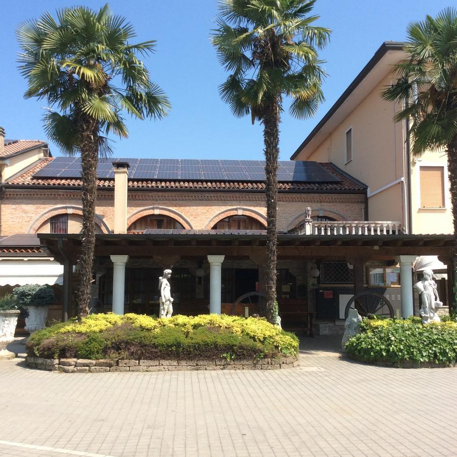 Hotel Pizzeria Ristorante "Al Leone" Villa del Conte Exterior photo