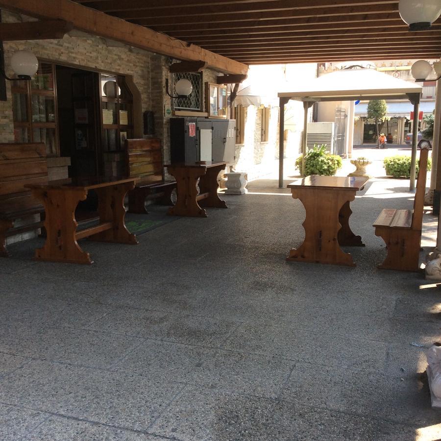 Hotel Pizzeria Ristorante "Al Leone" Villa del Conte Exterior photo