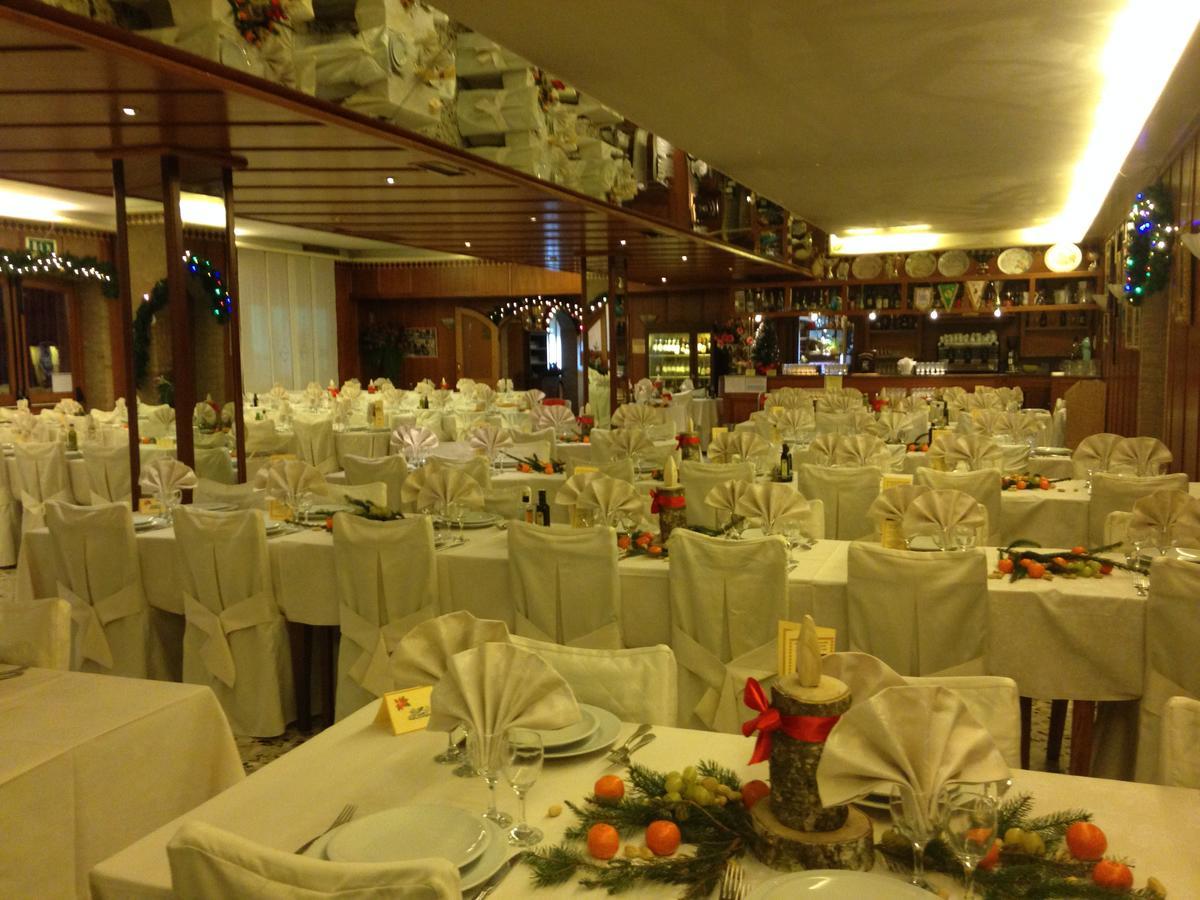 Hotel Pizzeria Ristorante "Al Leone" Villa del Conte Exterior photo