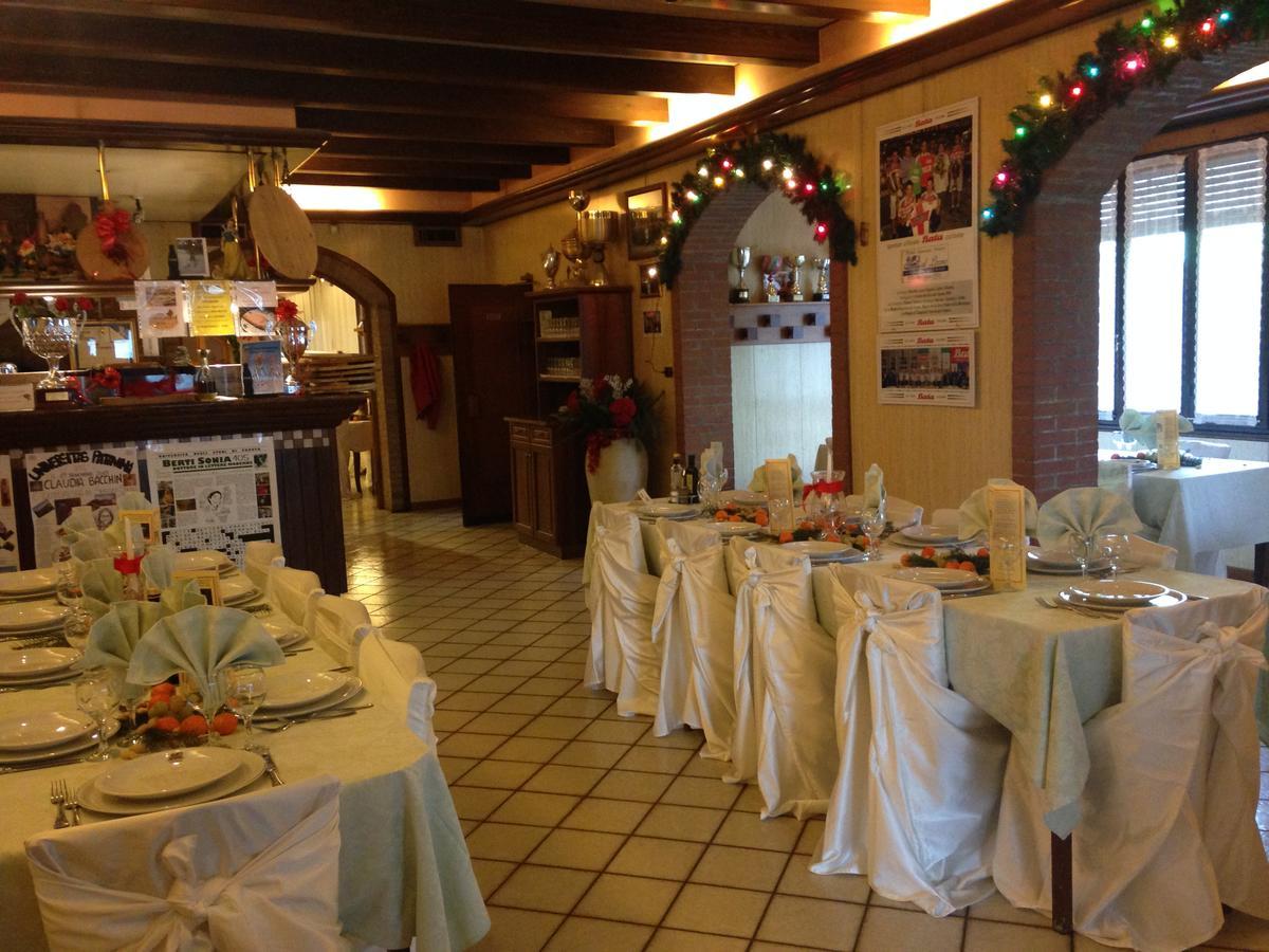 Hotel Pizzeria Ristorante "Al Leone" Villa del Conte Exterior photo